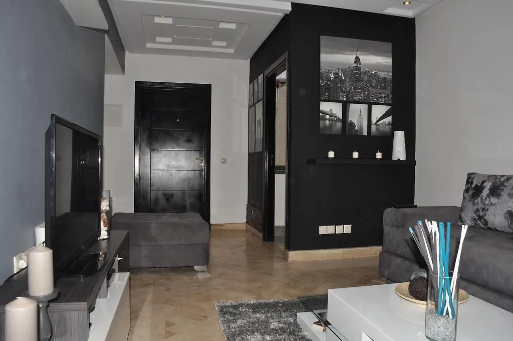 Val Fleuri Apartment With Balcony, الدار البيضاء